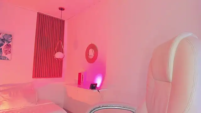 TiffanyWright online show from October 4, 1:17 pm