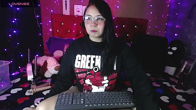 Fantasies Slave online show from April 17, 8:33 pm