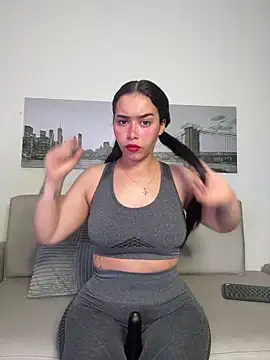 SophieRoyals online show from April 22, 1:30 pm