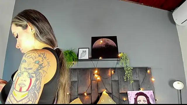 AmbarHills 1 online show from February 16, 11:43 am