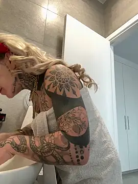 Divina X  online show from April 16, 4:35 am