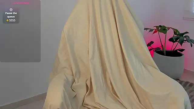 SavannahWildee online show from June 26, 1:56 pm