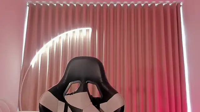 SavannahWildee online show from October 8, 12:09 pm