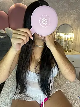  MadiLee  online show from August 6, 3:13 am