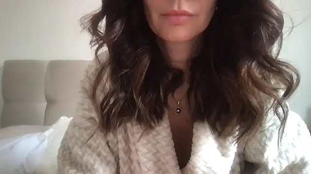 paolajonez online show from September 24, 5:23 pm