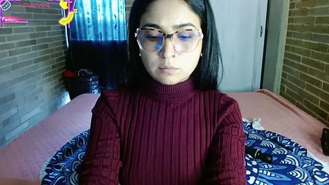 Snapshot of helenacyruss chatting on October 14, 7:05 pm helenacyruss online show from October 14, 7:05 pm