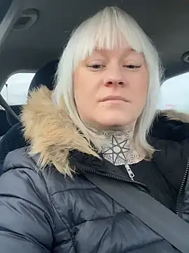 poussichienne online show from February 1, 3:55 pm