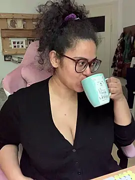 Curvydesifromgermany online show from June 12, 2:14 pm