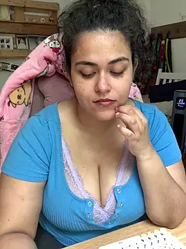 Curvydesifromgermany online show from June 2, 10:49 am