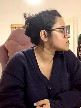 Curvydesifromgermany online show from November 19, 3:23 pm