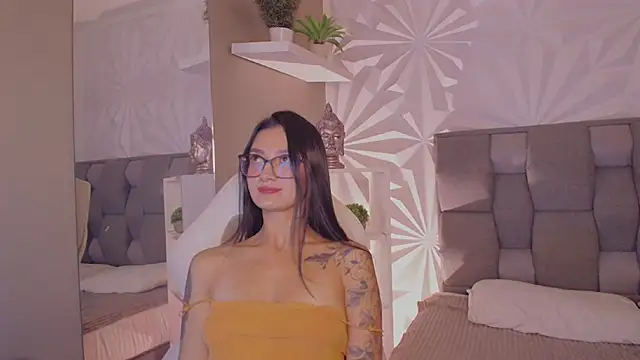 mariiana-diaz online show from February 19, 2:49 pm