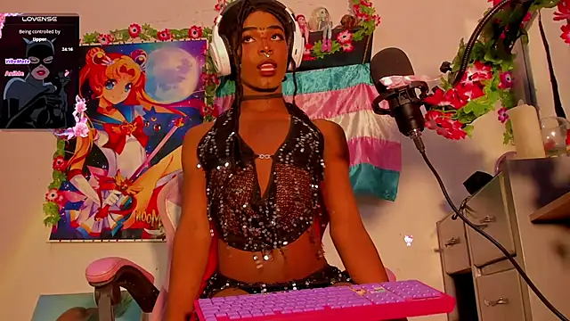 Snapshot of Effy_Marinn chatting on October 8, 12:42 pm Effy Marinn online show from October 8, 12:42 pm