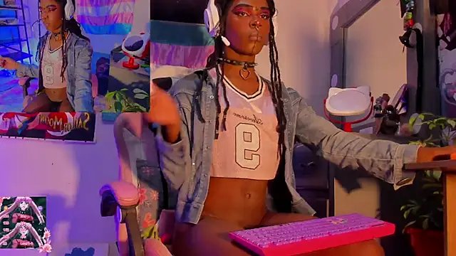 Snapshot of Effy_Marinn chatting on September 17, 10:35 am Effy Marinn online show from September 17, 10:35 am