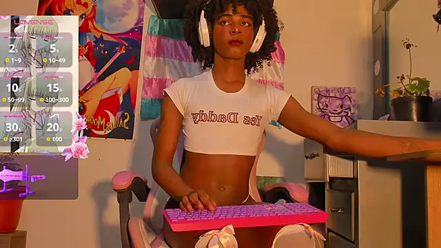 Snapshot of Effy_Marinn chatting on September 25, 7:18 am Effy Marinn online show from September 25, 7:18 am