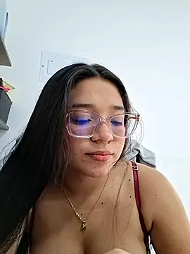 -VICKKY online show from February 14, 8:00 pm