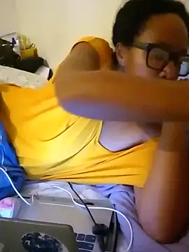 Snapshot of madamsensuale chatting on November 2, 1:20 am madamsensuale online show from November 2, 1:20 am