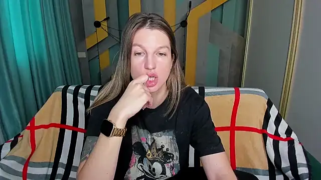 EmilyWalkeri online show from November 17, 8:04 am