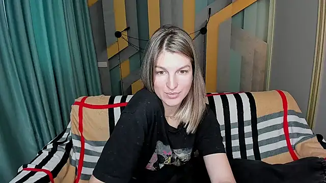 EmilyWalkeri online show from December 5, 8:37 am