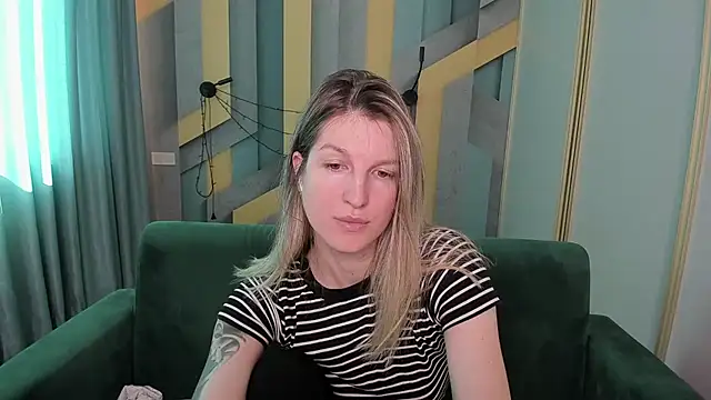 EmilyWalkeri online show from March 18, 8:08 am
