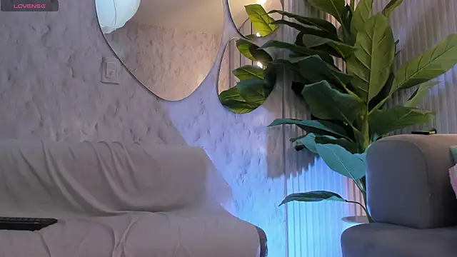 Emelyross  online show from November 9, 12:49 am