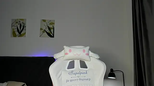 Snapshot of elliediaz chatting on September 24, 7:46 pm elliediaz online show from September 24, 7:46 pm
