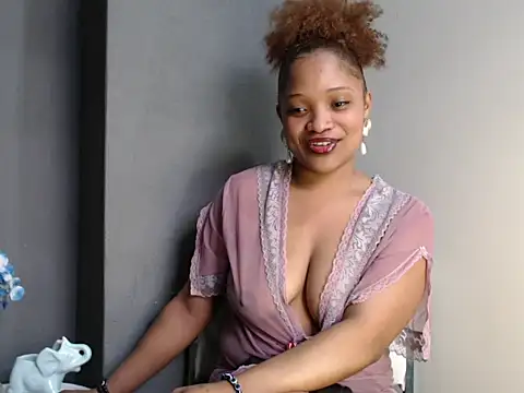 Snapshot of CREAMYCUPCAKExxx chatting on October 9, 10:30 am CREAMYCUPCAKExxx online show from October 9, 10:30 am