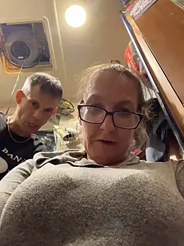 ILUV2TUCHMYKITTY online show from December 5, 3:28 am