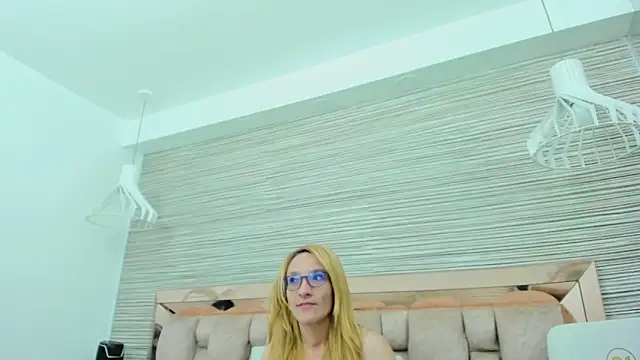 Snapshot of maddy_cartter chatting on October 6, 2:12 pm maddy cartter online show from October 6, 2:12 pm