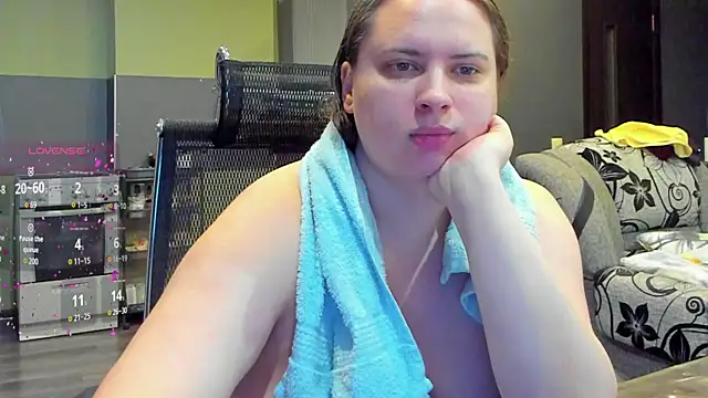 Snapshot of 1lindsey1 chatting on October 10, 1:10 am 1lindsey1 online show from October 10, 1:10 am