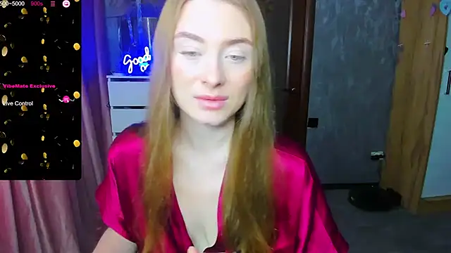 Snapshot of Demure_Smile chatting on September 20, 5:39 am Demure Smile online show from September 20, 5:39 am