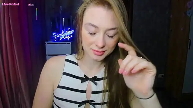 Snapshot of Demure_Smile chatting on September 26, 8:12 am Demure Smile online show from September 26, 8:12 am