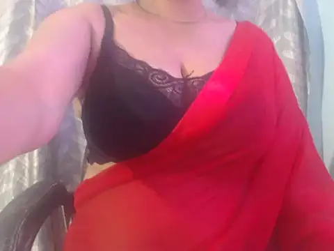 Snapshot of cute-priy chatting on October 9, 5:44 am cute-priy online show from October 9, 5:44 am