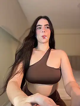 Mavi Coless online show from May 2, 2:15 am