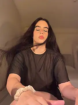 Mavi Coless online show from June 7, 1:12 am