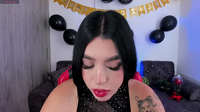 zoee jackson online show from April 19, 8:22 pm