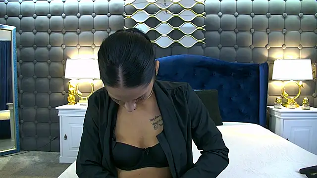 Snapshot of LeyaCass chatting on September 17, 4:32 am LeyaCass online show from September 17, 4:32 am