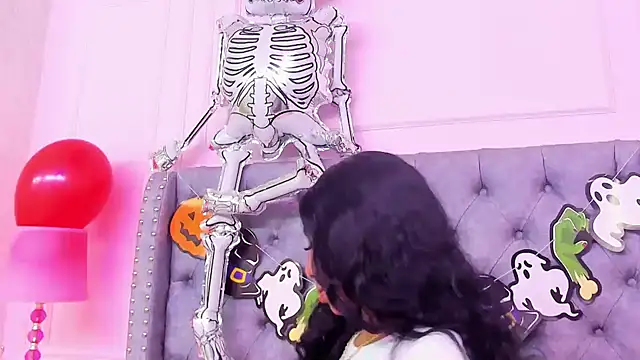 HaileeRoberts online show from October 19, 1:13 pm