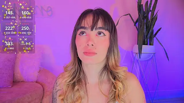 Lucy Vega online show from December 19, 5:32 am