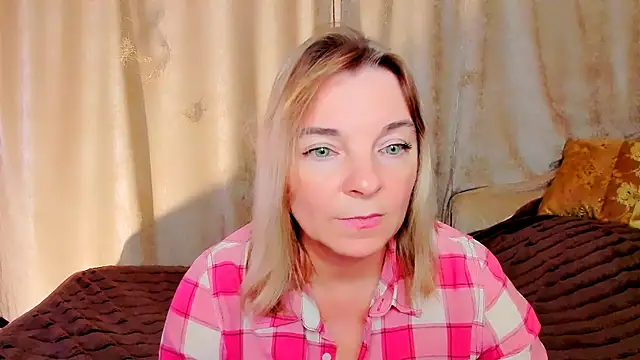 Regina  blue online show from October 27, 3:51 pm