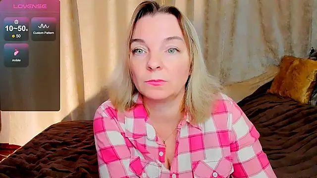 Snapshot of Regina__blue chatting on October 5, 5:51 pm Regina blue online show from October 5, 5:51 pm