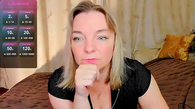Snapshot of Regina__blue chatting on October 18, 4:53 pm Regina blue online show from October 18, 4:53 pm