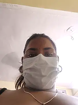 Hotmilfxox online show from April 14, 12:49 pm