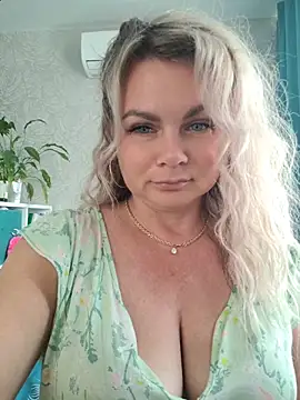 candy queeen online show from June 22, 4:42 am
