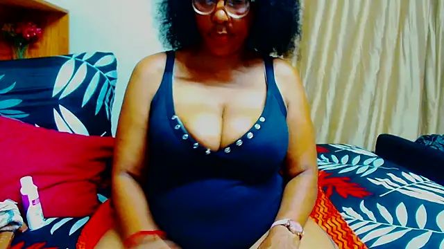 Juicyasss35xx online show from March 28, 10:41 pm