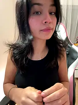 Adriennesexxx online show from December 13, 9:54 pm