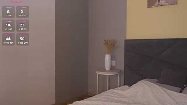 Victoria Thomsons1 online show from February 20, 2:51 pm