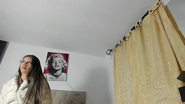 Snapshot of Vahiolet_smith chatting on September 16, 3:14 am Vahiolet smith online show from September 16, 3:14 am