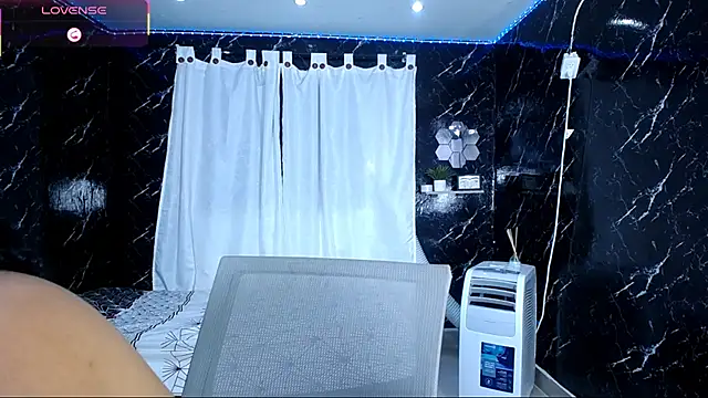 Hillary queen online show from October 20, 1:03 pm