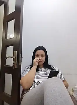 Snapshot of AdelinaJude chatting on October 7, 1:32 am AdelinaJude online show from October 7, 1:32 am