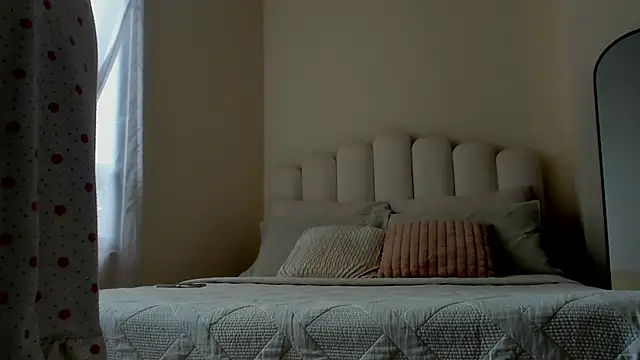 evely coelloo online show from November 14, 4:51 pm